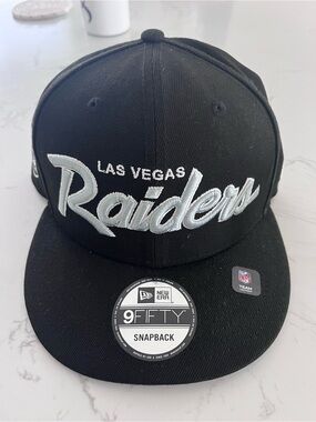 New Era Black and Silver Las Vegas Raiders Script 9FIFTY Snapback